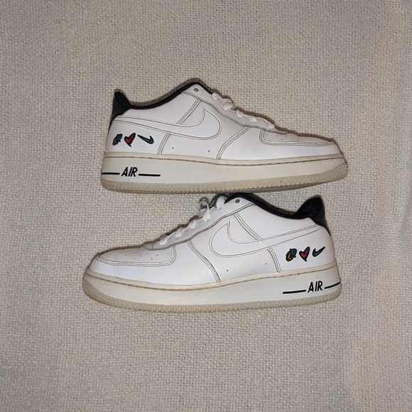 RARE Nike Air Force 1  Peace Love Swoosh Low - White Leather Sneakers Size 7Y - Picture 8 of 10